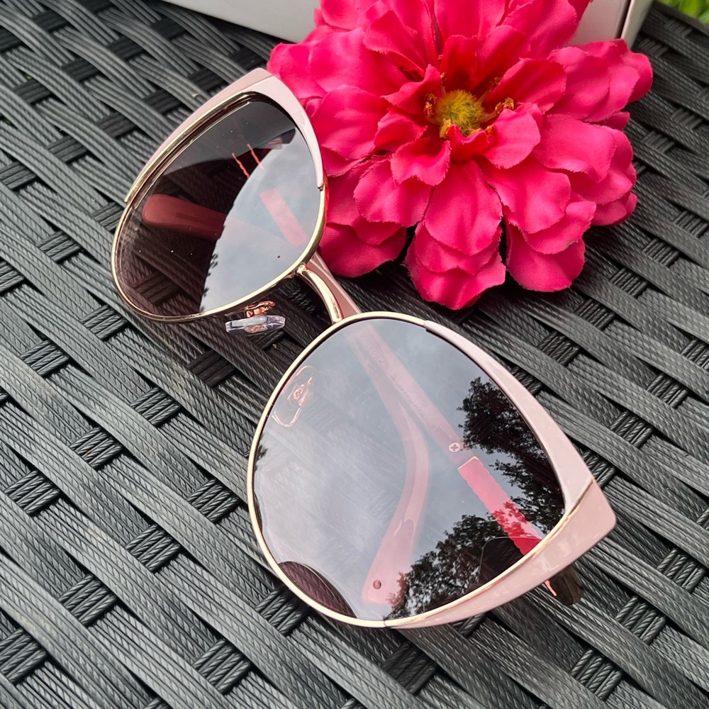 Mauve frame with amber lens